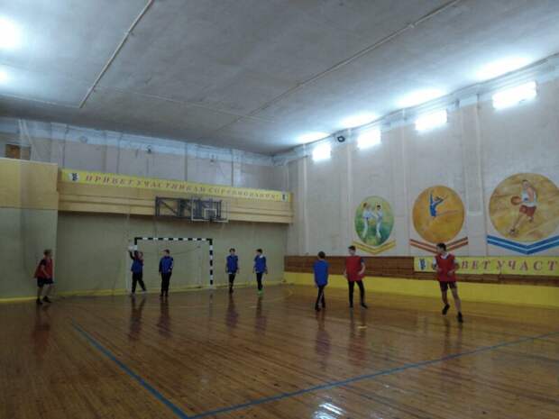 В городе Бологое школьные команды сыграли в мини-футбол