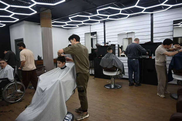 «Зәкят» хәйрия фонды инвалид һәм мохтаҗ балаларны бушлай чәчтарашханәгә алып барды