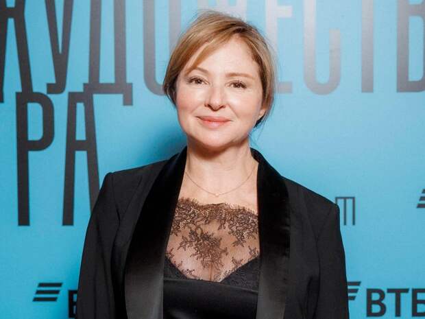 Беременная Шпица, новое лицо Банщиковой и дочь Апексимовой с мамой: премия МХТ