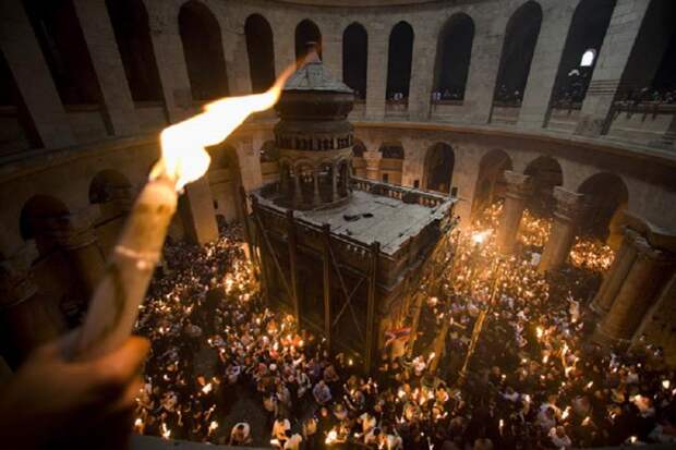 Тайну схождения Благодатного огня раскрыл армянский священник