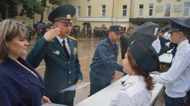Выпускникам пожарно-спасательного колледжа торжественно вручили дипломы. Фото Департамента ГОЧСиПБ г.Москвы