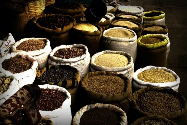 Привычка запасаться солью, сахаром и крупами.