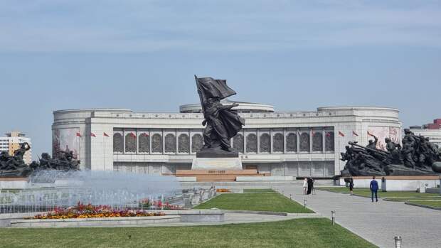 В Пхеньяне Вячеслав Володин осмотрел экспозицию Музея Победы в Отечественной освободительной войне 1950-1953 гг 