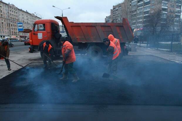 На крупных магистралях округа этим летом обновят асфальт