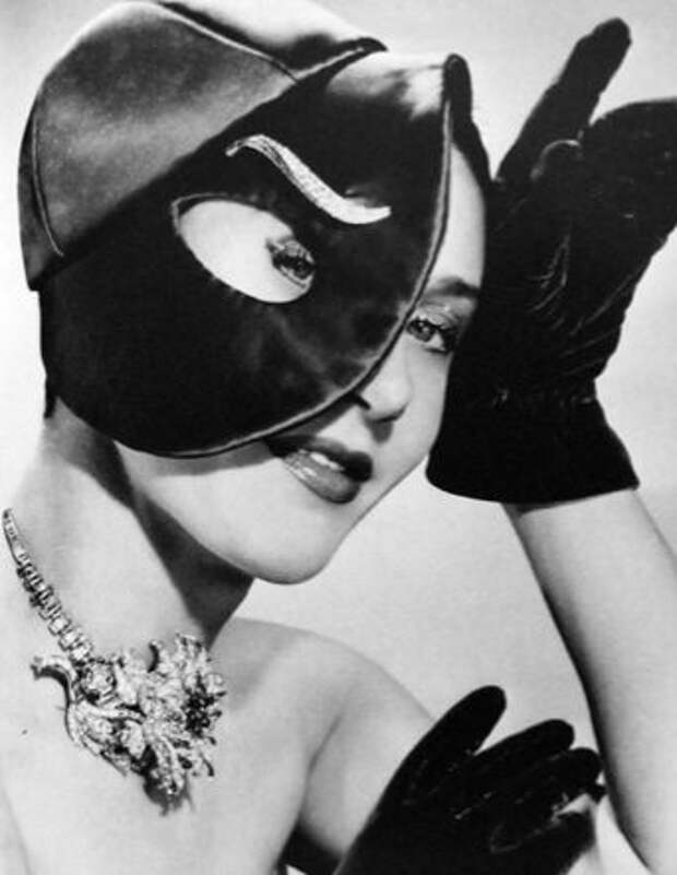 Elsa Shiaparelli hat 1949