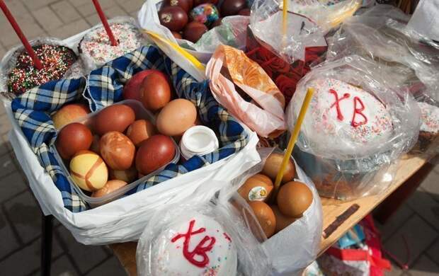 Пасхальные традиции: зачем благословлять куличи и можно ли выбрасывать скорлупу от крашеных яиц