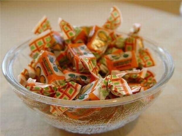 В советское время получили широкое распространение мелкие конфеты в обёртке.