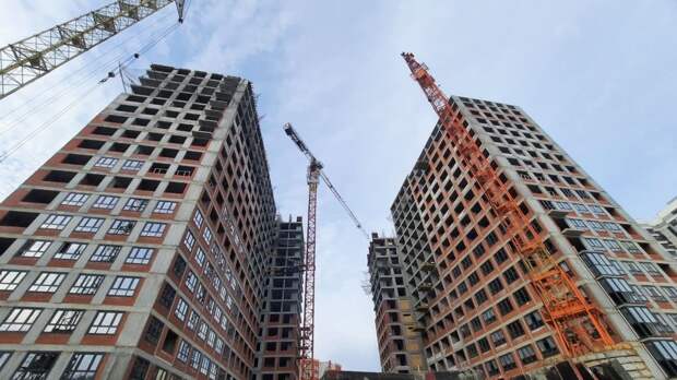 Сотрудники Госстройнадзора проверили ход строительства жилого комплекса на улице Братиславской