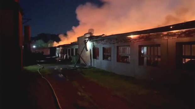 В Новой Москве загорелась кровля заброшенного склада