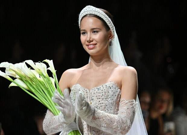 «С „прадедом“ таких фото не было»: Киба взбудоражила чувственным кадром с любимым