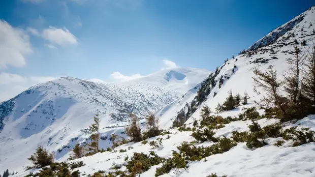 При восхождении на самую высокую гору Украины один человек погиб и двое пострадали