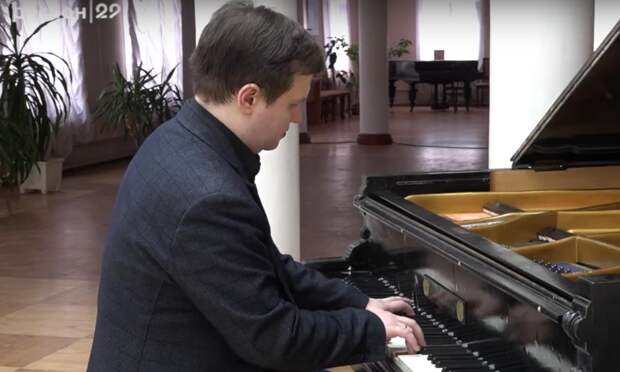 В Архангельске зазвучал рояль 1900 года