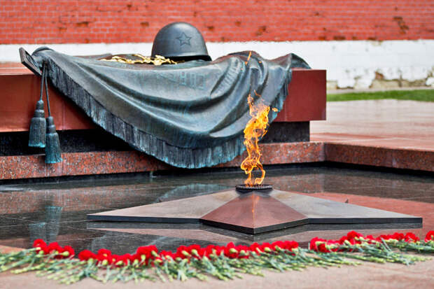 Мальчишки играли в войну...
