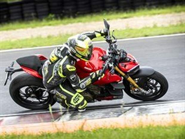 Четырехцилиндровый Ducati Streetfigher - новый король нудистов.
