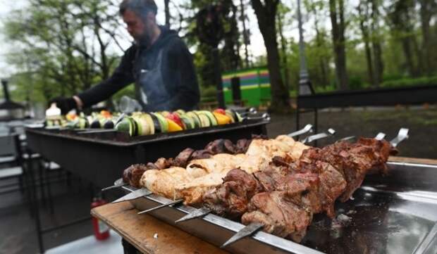 Москвичи чаще всего заказывали шашлык из курицы или свинины через онлайн-сервисы на майских праздниках