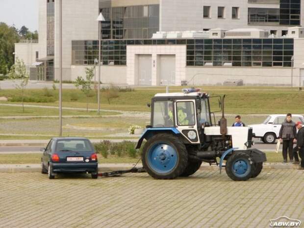 Сугубо белорусское изобретение - милицейский трактор-эвакуатор. МТЗ, авто, автомобили, беларусы, сельхозтехника, спецтехника, трактор