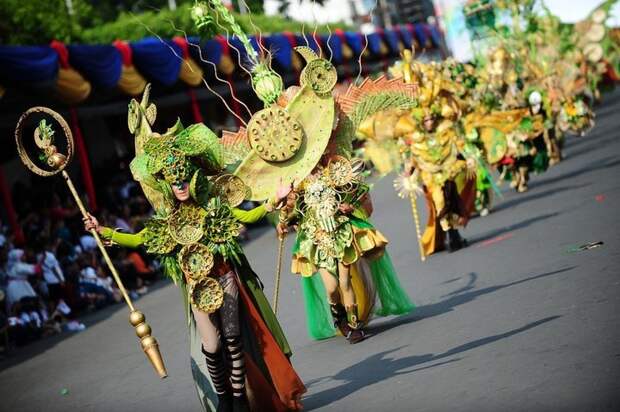 Необычный карнавал в индонезийском Джембере (10)