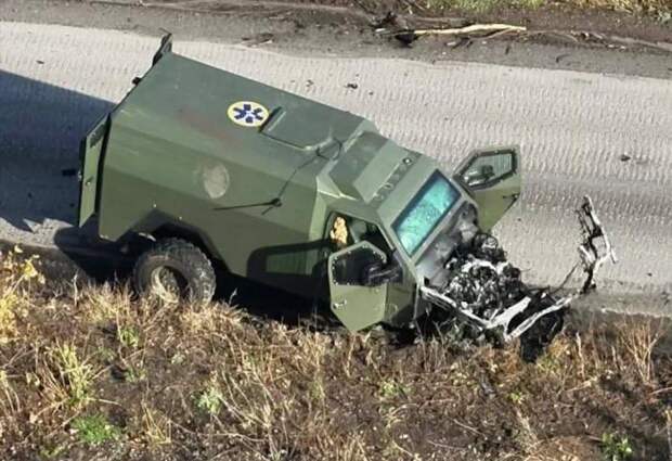 первая потеря санитарного бронеавтомобиля Terradyne Gurkha MPV ВСУ на Покровском направлении. Партия данных бронеавтомобилей в количестве 13 машин была закуплена в частном порядке фондом «UNITED24» и передана ВСУ, источник – Телеграм-канал Военный Осведомитель