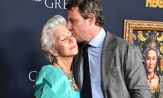 Королевский выход: Хелен Миррен в невероятном наряде на премьере "Екатерины Великой" в Лос-Анджелесе