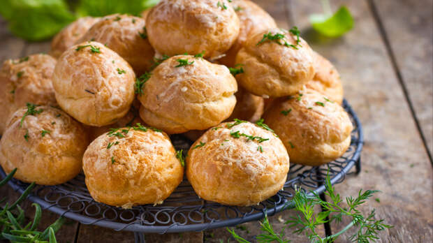 Что приготовить из заветренного сыра: семь блюд