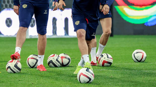 Мостовой заявил, что в российском футболе "все сытые и богатые"