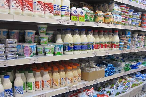 Выявить фальсификат в магазинном молоке сложнее, чем в домашнем / Фото: today.ua