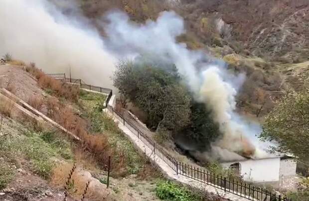 Появилось видео с горящими домами жителей Карабаха