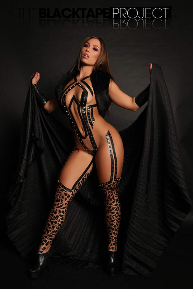 terraoko Black Tape Project 2014 1 Девушки, одетые в чёрную изоленту  Джоэлом Альварезом