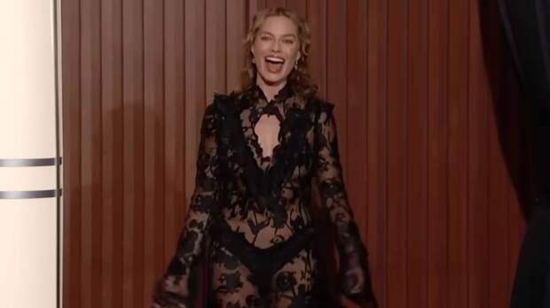 Марго Робби в прозрачном платье пришла на шоу