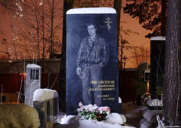 Роскошные надгробия бандитского кладбища под Екатеринбургом