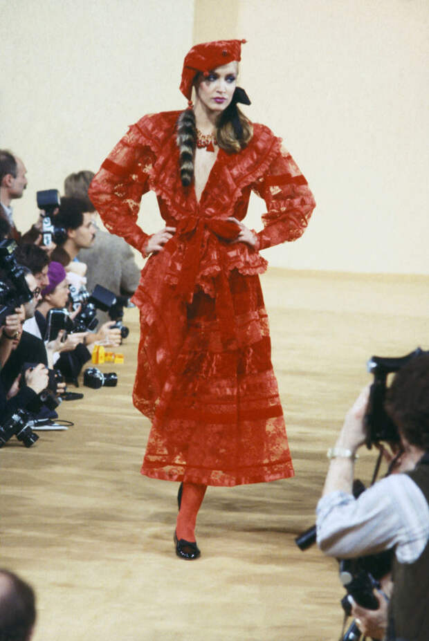 Джерри Холл на показе Kenzo в 1980-м году в Париже