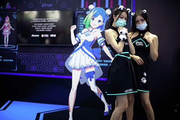 Косплейщицы в защитных масках на выставке и конференции ChinaJoy в Шанхае 