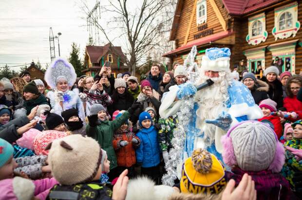 Обучение помощников включает посещение программы в усадьбе / Фото: vk.com/usadba.deda.moroza