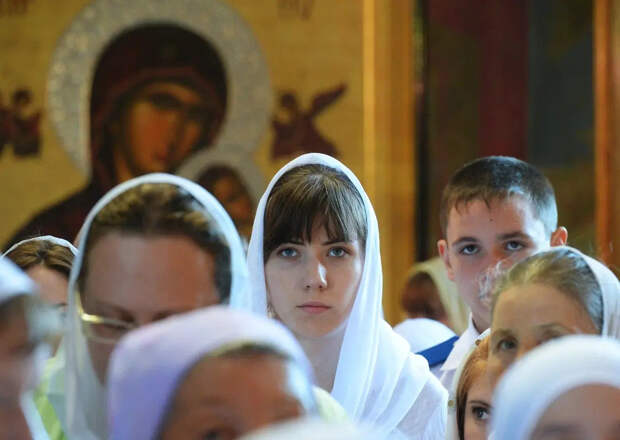 Священнослужитель объяснил, можно ли заходить в храм без платка