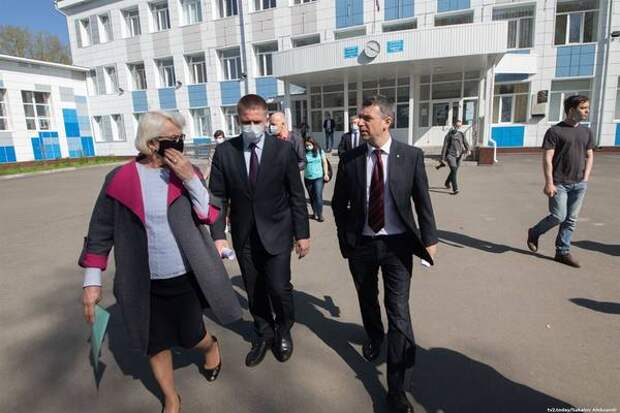 «Должны приехать за пять минут»: школы Томска проверили на безопасность после трагедии в Казани