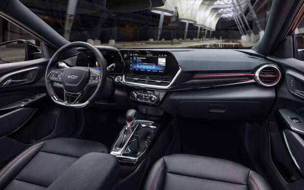 Новый недорогой кроссовер с просторным салоном и АКП снова продается в РФ