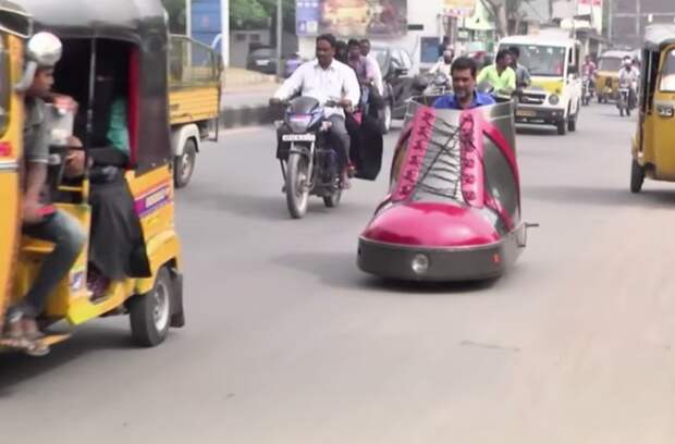 Житель Индии строит забавные автомобильчики (ВИДЕО)