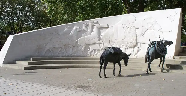 25 самых трогательных памятников тем, кто участвовал во Второй Мировой войне