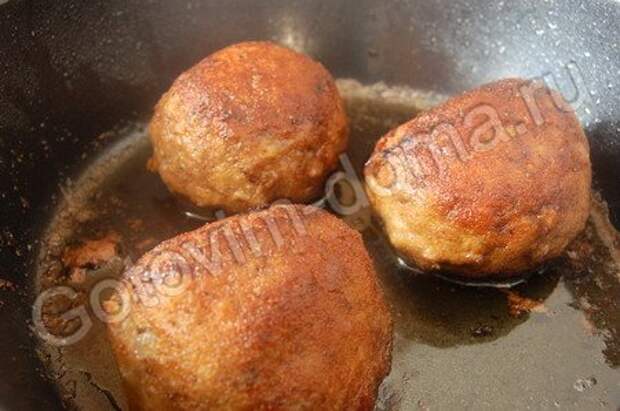 Мясные колобки с яйцом