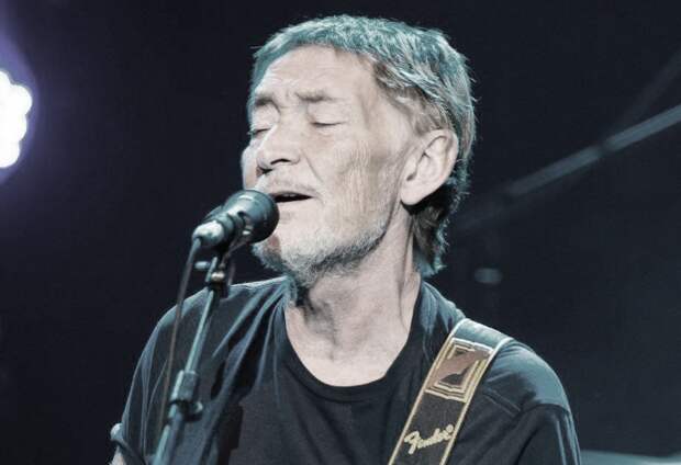 "Его смерть — это конец целой эпохи. Не музыкальной даже. Этической. Эпохи, когда в искусстве ценилась не громкость, а ясность. Не эпатаж, а глубина." ©