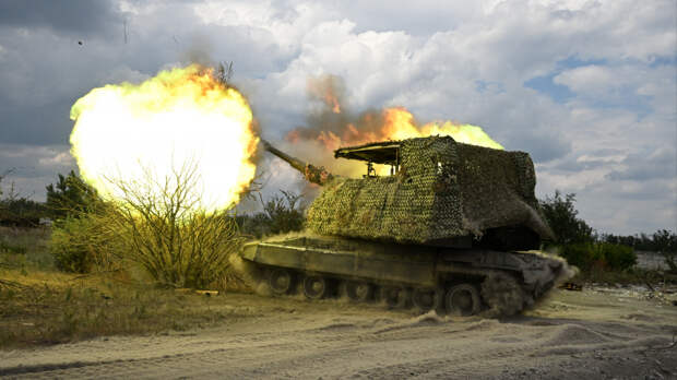 Артиллеристы разнесли укрепленный опорный пункт с боевиками ВСУ. Лучшее видео из зоны СВО