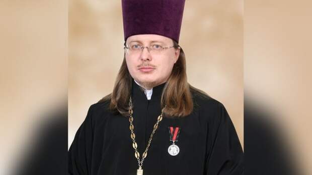 олег овчаров священник. андрей щенников священник. батюшка максим первозванский. иерей дмитрий селивановский. епископ римско-католической церкви.