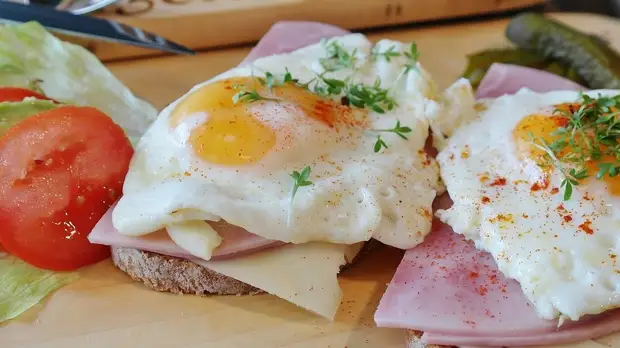 Диетолог Ковальков рассказал о полезных завтраках