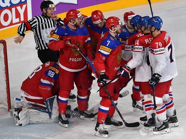 Игровой момент в матче 1/4 финала чемпионата мира по хоккею 2017 между сборными командами России и Чехии