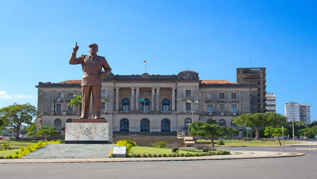 CITY-HALL-AND-STATUE.jpg CITY-HALL-AND-STATUE.jpg