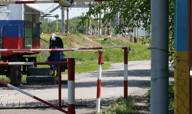 Бои возле украинских КПП "Должанский" и "Успенка" прекратились Бои возле украинских КПП "Должанский" и "Успенка" прекратились