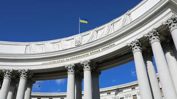 Специалисты работают над восстановлением доступа к взломанному сайту МИД Украины