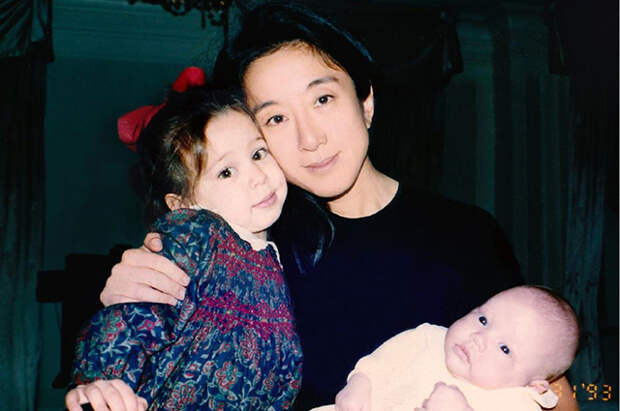 Вера Вонг с дочерьми