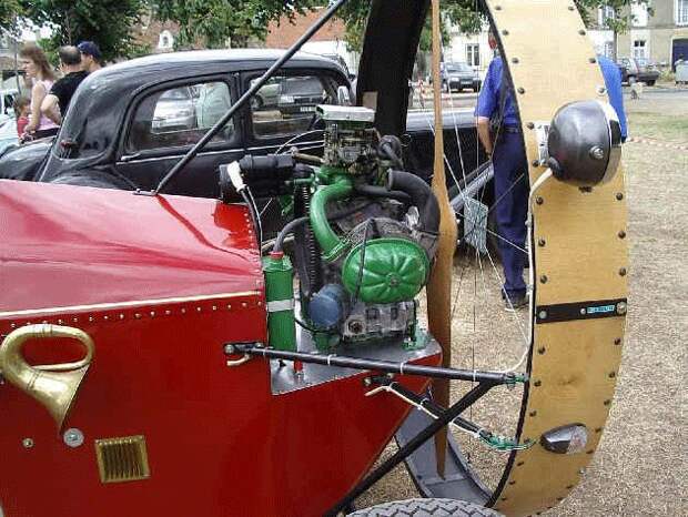 После того как Helica была показана на Парижском автосалоне 1921 года, Марсель Лейя получил около шестисот заказов. Однако ему так и не удалось <br> найти инвестора, готового вложить деньги в производство. И до 1926 года было выпущено всего 25 (по другим данным - 30) аэромобилей с 30-сильными <br> 2-цилиндровыми двигателями. После того как Helica была показана на Парижском автосалоне 1921 года, Марсель Лейя получил около шестисот заказов. Однако ему так и не удалось <br> найти инвестора, готового вложить деньги в производство. И до 1926 года было выпущено всего 25 (по другим данным - 30) аэромобилей с 30-сильными <br> 2-цилиндровыми двигателями.