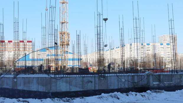 Более 30 рабочих ежедневно. Как идет строительство новой поликлиники на Попова в Барнауле